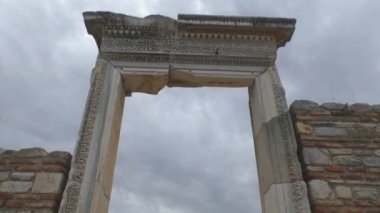 Antik kalıntılar ve tapınaklar Efes'te atalarımızın etnik mirası olarak