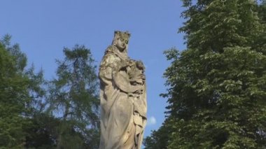 Lychakiv mezarlığı Açık Hava Müzesi'nde kadın heykel anıtlar