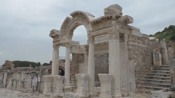 Starożytne ruiny i świątynie w Efezie jako etniczne dziedzictwo naszych przodków — Wideo stockowe