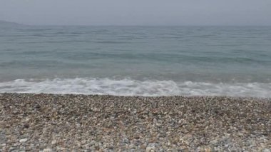 Temiz su ve deniz dalgaları sıçrar görünümü