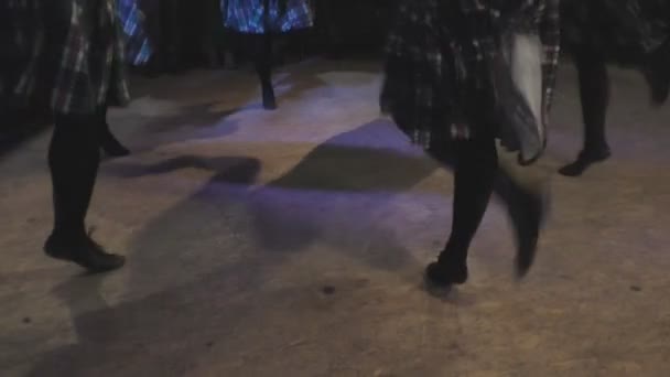 女の子のグループ実行プロ アイルランドのフォーク ダンス — ストック動画
