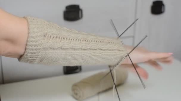 Process of knitting gloves with knitting needles — Stock Video