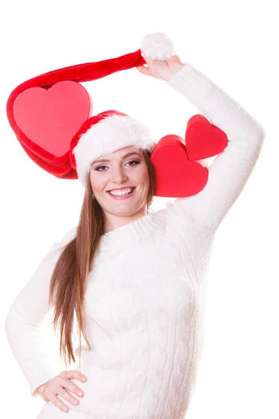 Menina feliz em santa chapéu caixa em forma de coração — Fotografia de Stock