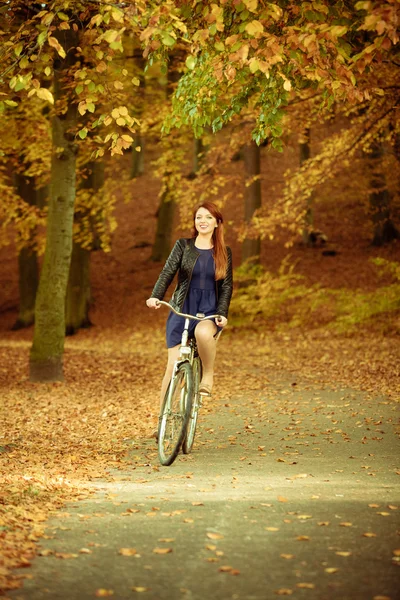 Girl in dress on bike. — Stock Photo, Image