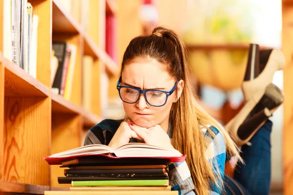 Woman student in college library — Stock Photo, Image