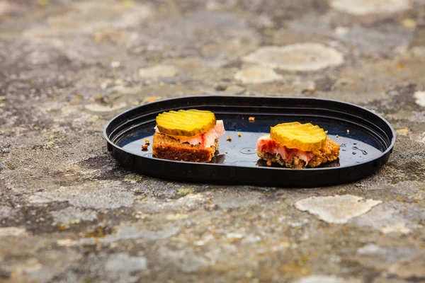 Pezzi di pane all'aperto, picnic — Foto Stock