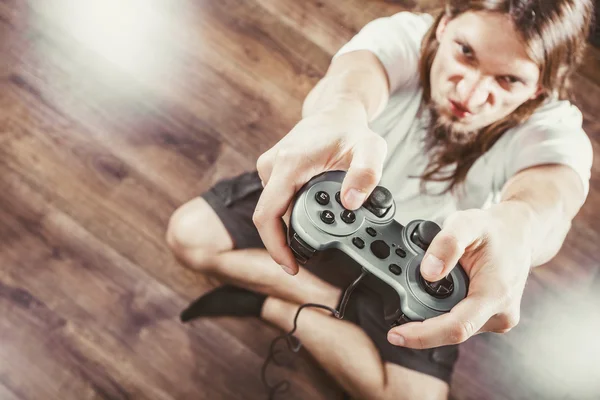 Stressed man playing on pad — Stock Photo, Image