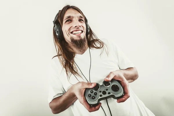 Homem feliz jogando jogos — Fotografia de Stock