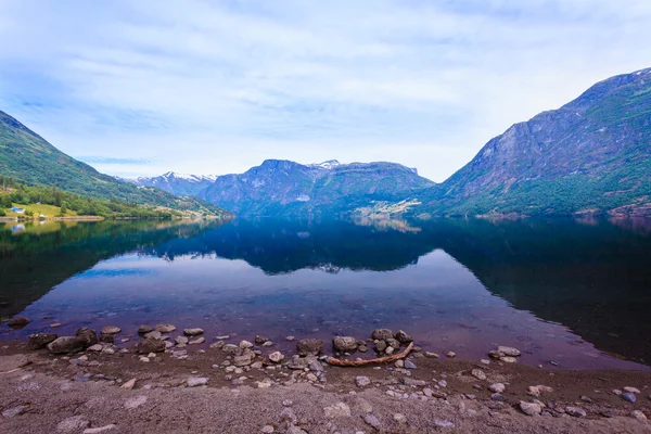 Dağlar ve Norveç Fiyordu, — Stok fotoğraf