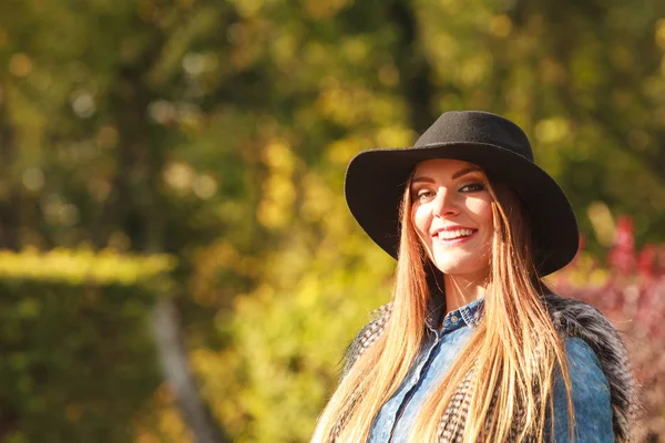 Cheerful woman having fun outdoors — Stock Photo, Image