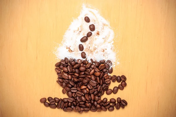 Koffiebeker gemaakt van geroosterde bonen — Stockfoto