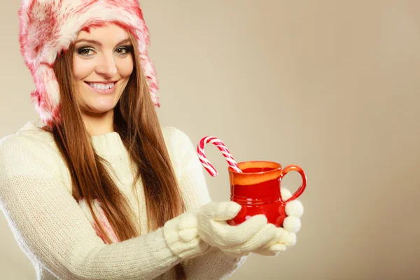 Mujer con dulces de Navidad —  Fotos de Stock