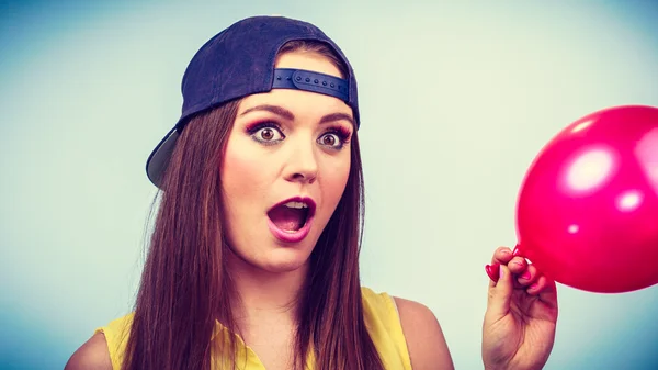 Teenage girl with red balloon. — Stock Photo, Image