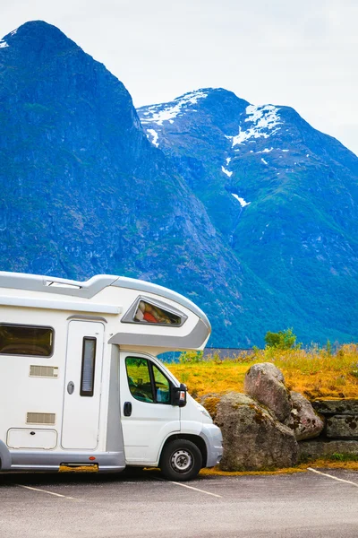Wohnmobil in den norwegischen Bergen — Stockfoto