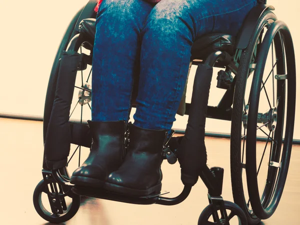 Legs of disabled person. — Stock Photo, Image