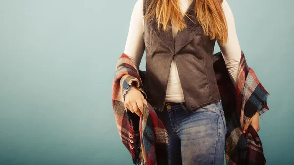 Chica de moda en otoño ropa de abrigo — Foto de Stock