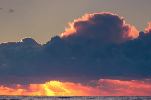 Beatiful sunset with clouds over the Baltic sea — Stock Photo, Image