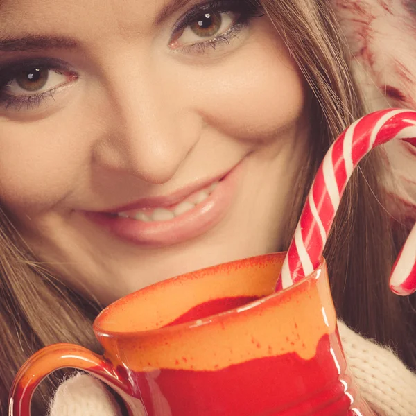 Mujer con dulces de Navidad —  Fotos de Stock