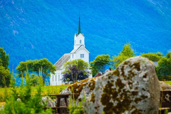 Eglise d'Oppstryn en Norvège — Photo