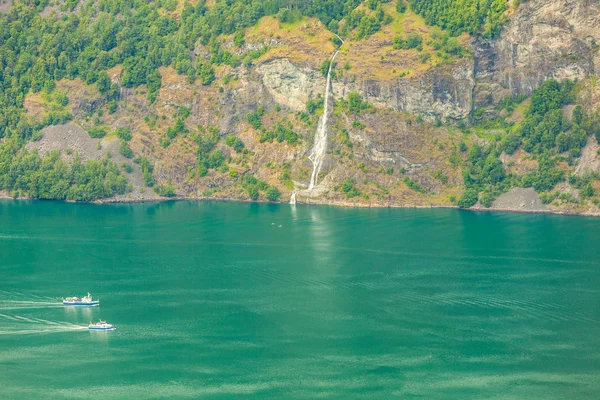 Cruise ship on norwegian fjord — Stock Photo, Image