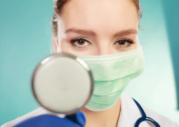 Specialist in mask with stethoscope. — Stock Photo, Image