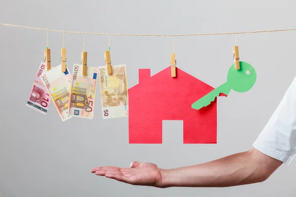 Male hand showing house and money — Stock Photo, Image