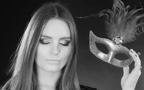 Vrouw met carnaval masker closeup — Stockfoto
