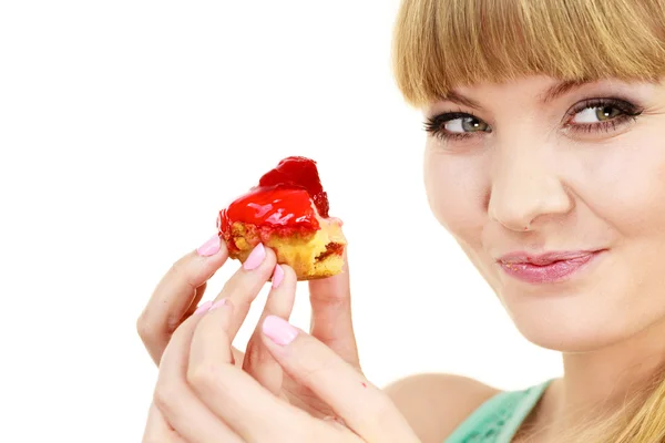 Femme mangeant cupcake nourriture sucrée — Photo