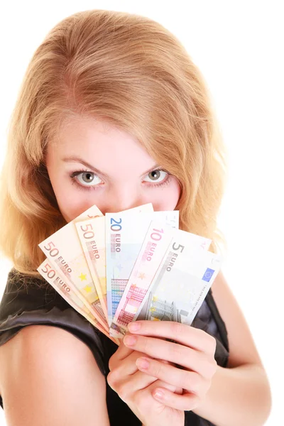 Wirtschaftsfinanzierung. Frau hält Eurogeld in der Hand. — Stockfoto