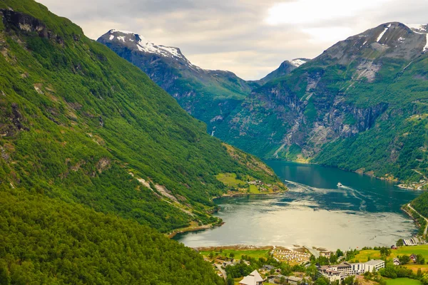 Nézd a Geirangerfjord, Norvégia — Stock Fotó