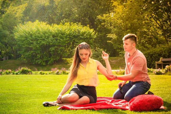 Couple with big heart on picnic — Stock Photo, Image