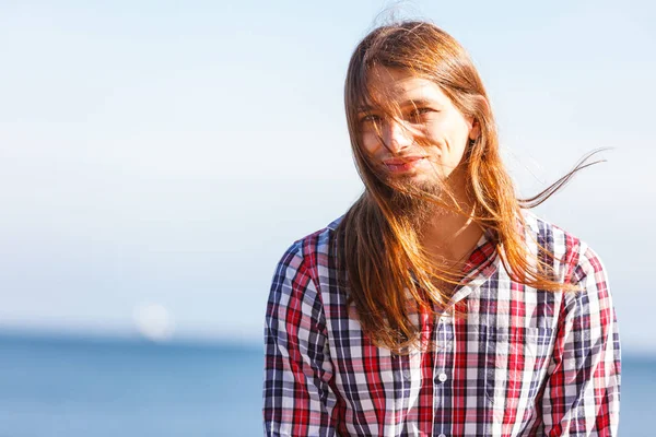 Man long hair relaxing by seaside — Stock Photo, Image