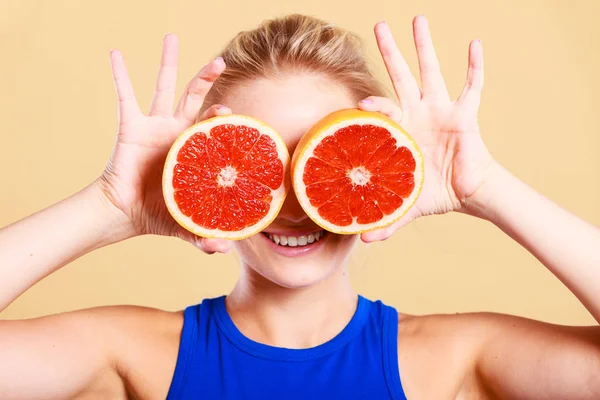 Woman holding grapefruit citrus fruit in hands — Stock Photo, Image
