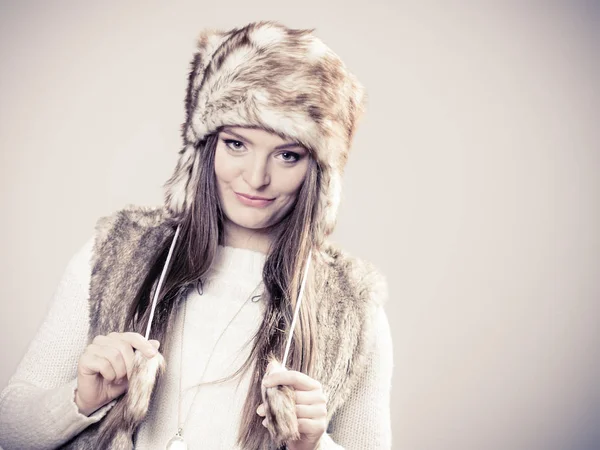 Winter schattig meisje mode. — Stockfoto
