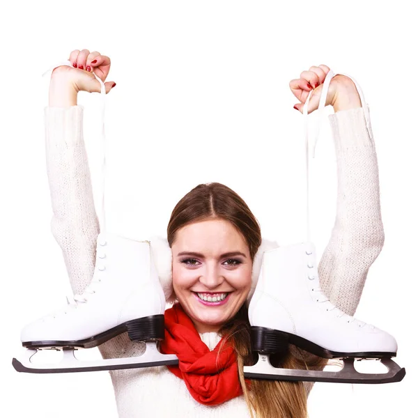 Femme souriante avec patins à glace — Photo