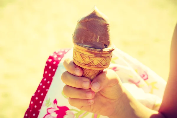 Human holidng ice cream in waffle cone — Stock Photo, Image