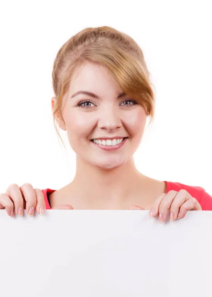 Señal de pancarta de mujer con tablero de presentación en blanco — Foto de Stock