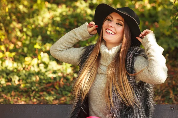 Portrait of beauty woman in hat — Stock Photo, Image