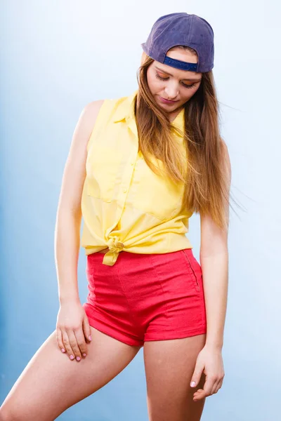 Pretty teenage girl in fashionable clothes. — Stock Photo, Image
