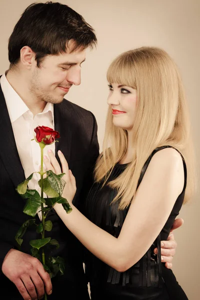 Casal elegante no encontro perfeito . — Fotografia de Stock