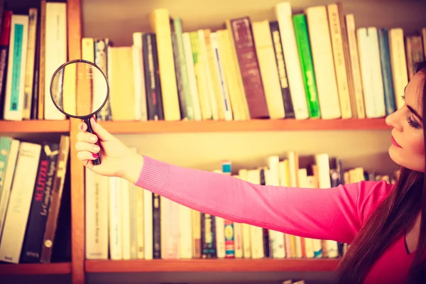 Hipster girl holding magnifying glass — Stock Photo, Image