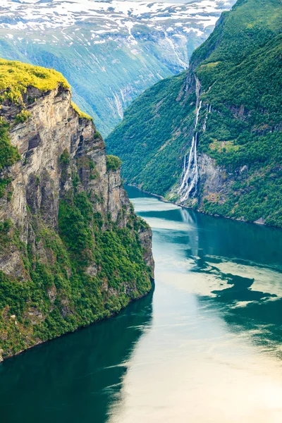 Pohled na Geirangerfjord z Flydasjuvet hlediska Norsko — Stock fotografie