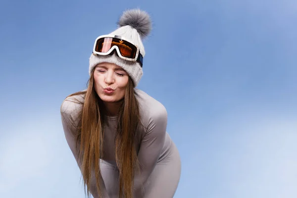 Γυναίκα σε θερμική εσώρουχα googles σκι — Φωτογραφία Αρχείου