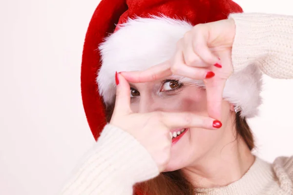 Mujer de Navidad haciendo marco con sus manos —  Fotos de Stock