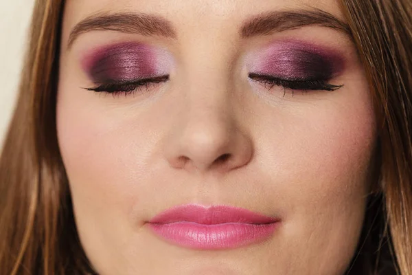 Woman closed eyes with violet dark shadows makeup — Stock Photo, Image