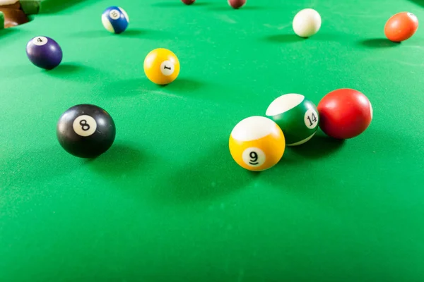 Snooker golyó a biliárd asztal — Stock Fotó