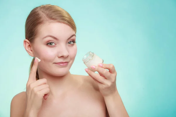 Woman applying cream on her skin face. — Stock Photo, Image