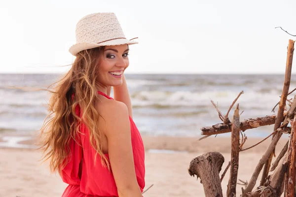 Gorgeous attractive young woman in summer. — Stock Photo, Image