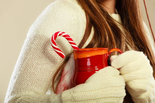 Xmas mug with cane. — Stock Photo, Image