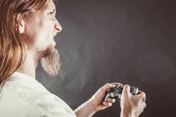 Stressed man playing on pad — Stock Photo, Image